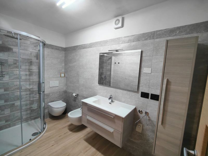 neu renoviertes Duschbad