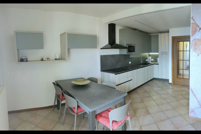 Eßplatz Apt. 2