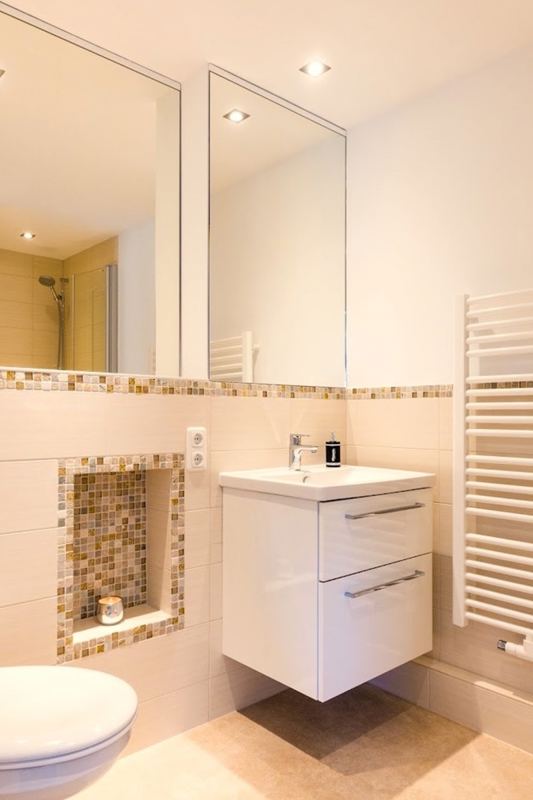 Das moderne Badezimmer mit Handtuchheizkörper