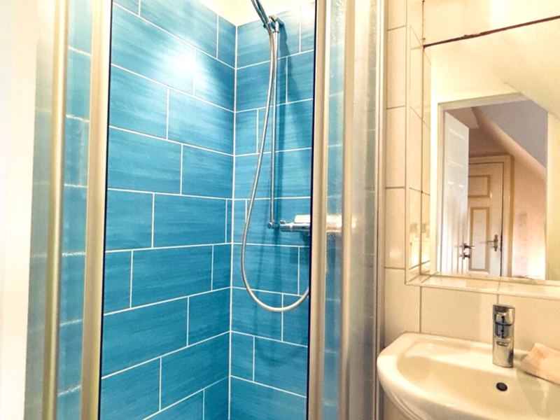 Das moderne Duschbad in der Pension