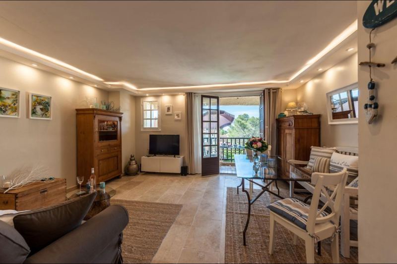 Wohnzimmer mit Essbereich