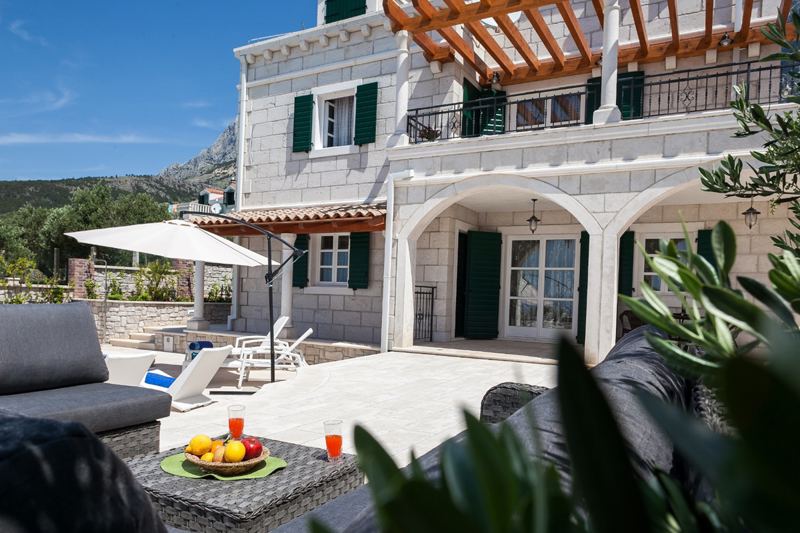 Villa Petra mit Pool in Makarska