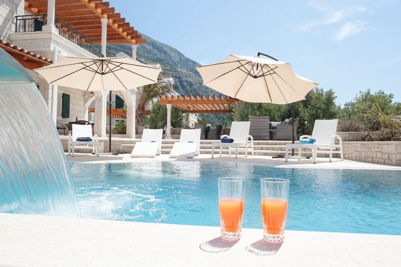 Villa Petra mit Pool in Makarska