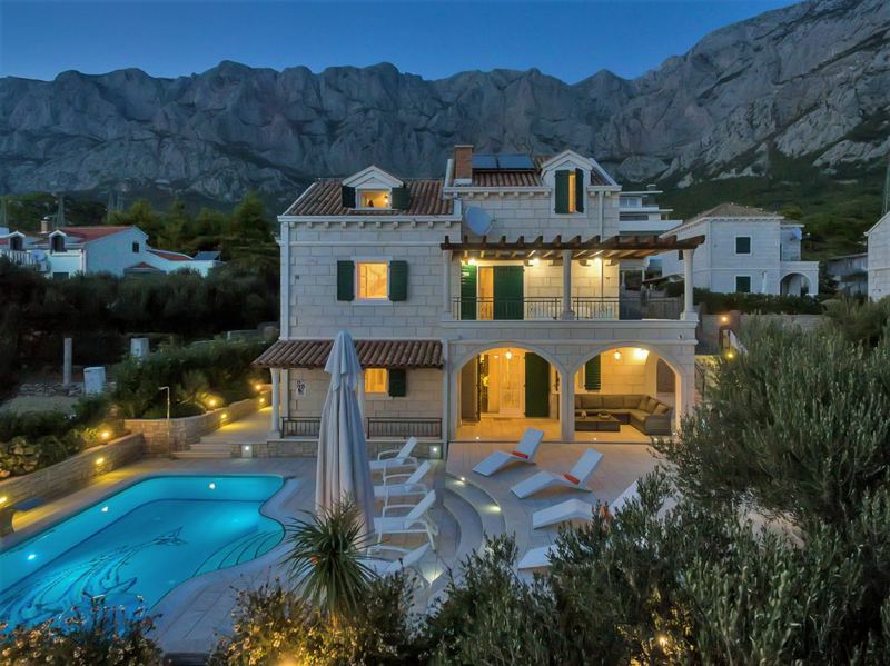 Villa Petra mit Pool in Makarska