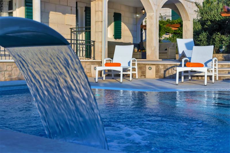Villa Petra mit Pool in Makarska