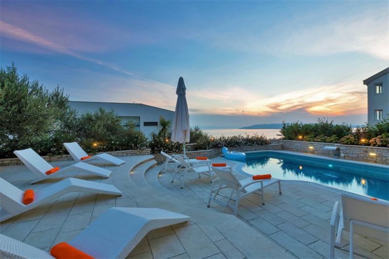Villa Petra mit Pool in Makarska