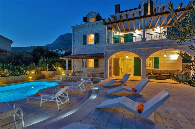 Villa Petra mit Pool in Makarska