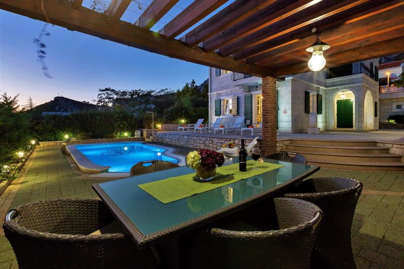 Pergola mit Sitzbereich