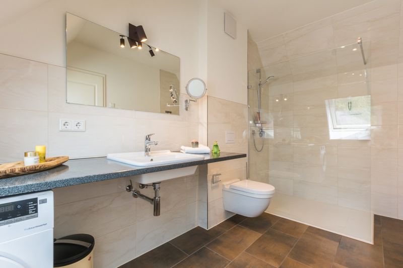 Badezimmer II im DG