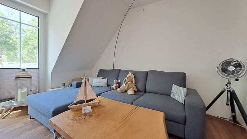 Wohnbereich mit Balkonzugang