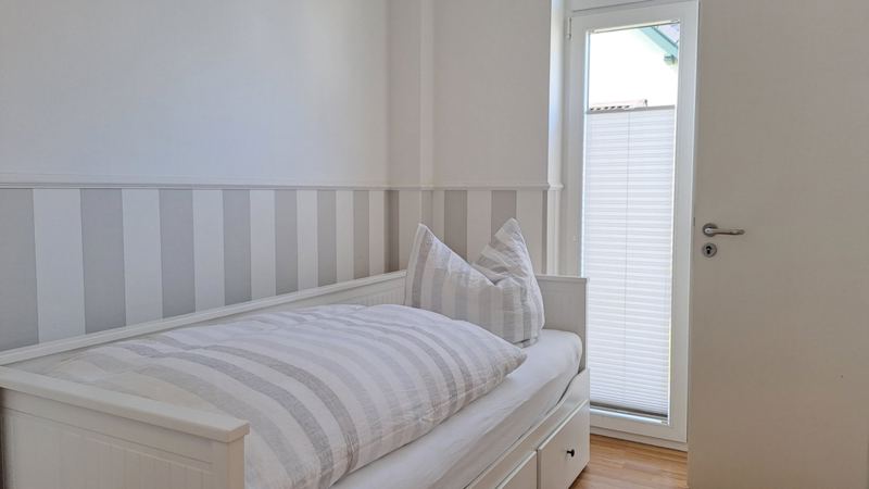 Schlafzimmer III mit Einzelbett und Bad