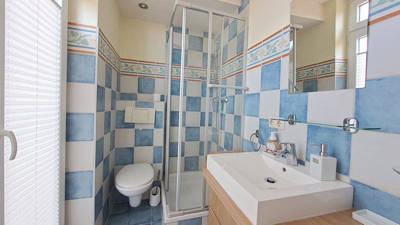 Bad I zu Schlafzimmer III