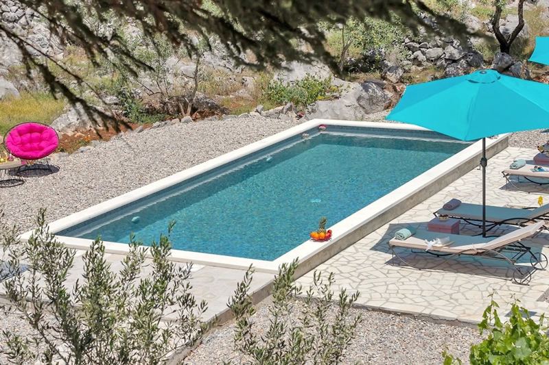 Die Villa Danny in Rašćane Gornje in Dalmatien mit eigenem Pool im Garten