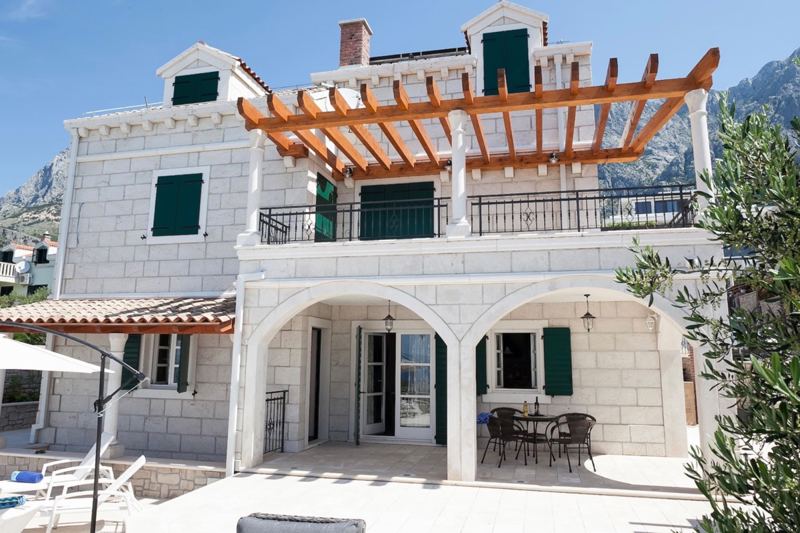 Die imposante Villa mit Veranda 