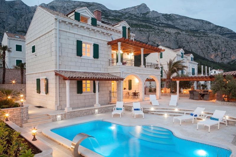 Villa Petra mit Pool in Makarska