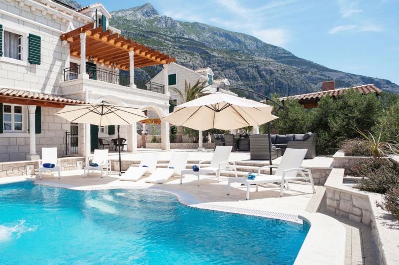 Villa Petra mit Pool in Makarska