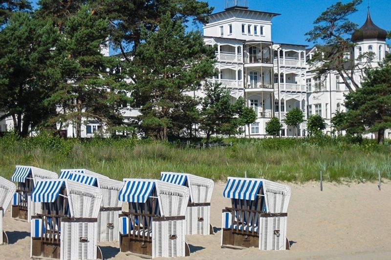 Blick vom Strand auf die Villa mit der Ferienwohnung Sternenstunde in Binz