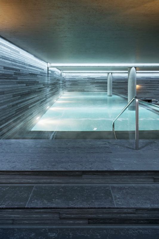 Der Indoor-Pool im Wellnessbereich des Hotel Loev