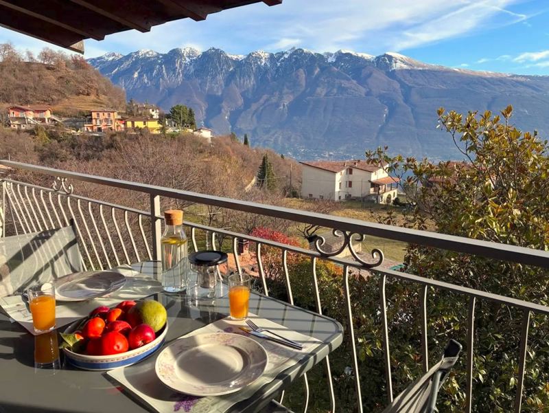 Casa Maja Tignale Gardasee Balkon herrlicher Blick auf den Monte Baldo