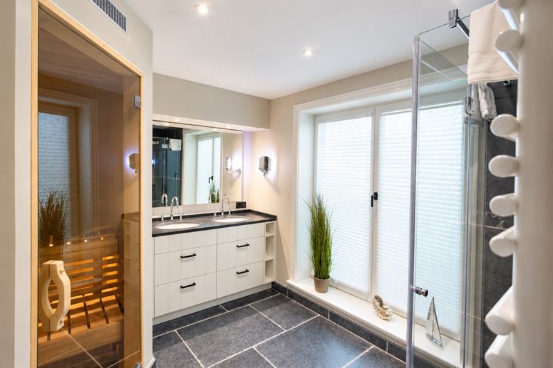 Das Duschbad mit Sauna im Ferienhaus in Morsum