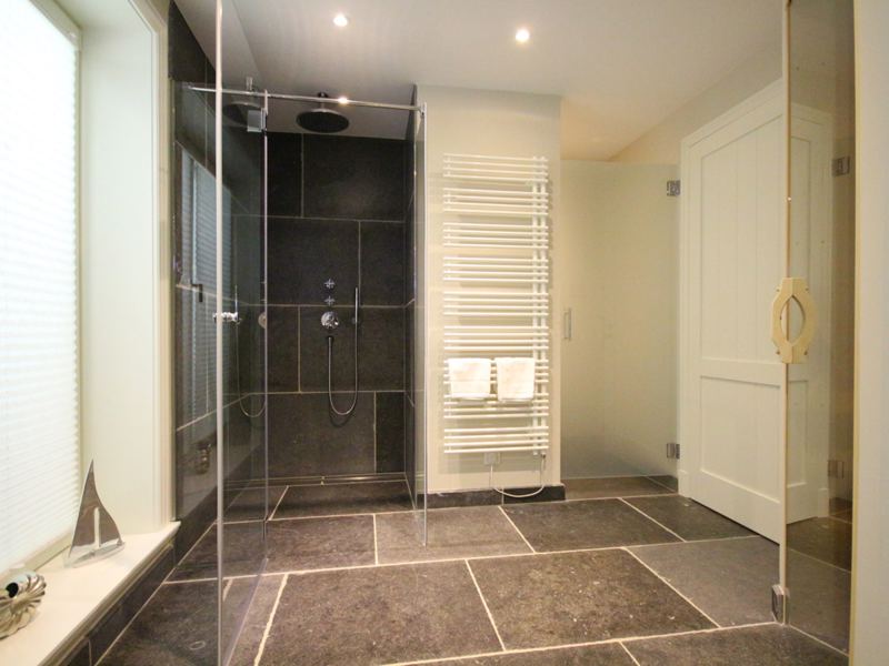 Die Dusche und das WC