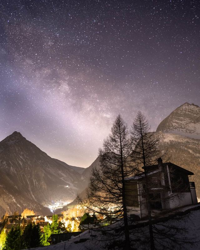 Der Ausblick vom Balkon auf die Berglandschaft ist atemberaubend!