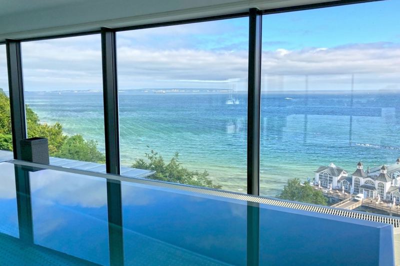 Der Indoorpool der Villa First