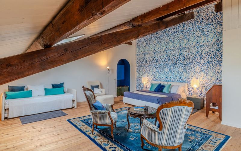 Das Familienzimmer mit Doppelbett und zwei Einzelbetten