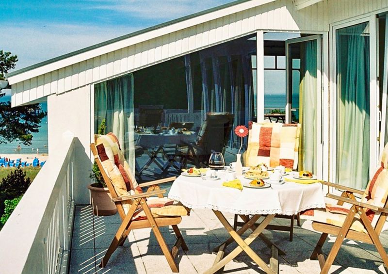 Die große Dachterrasse mit Gartenmöbel