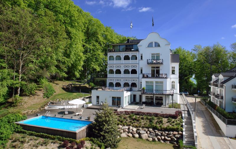 Villa Rex mit Pool und der Ferienwohnung Schilfrohr in Sellin