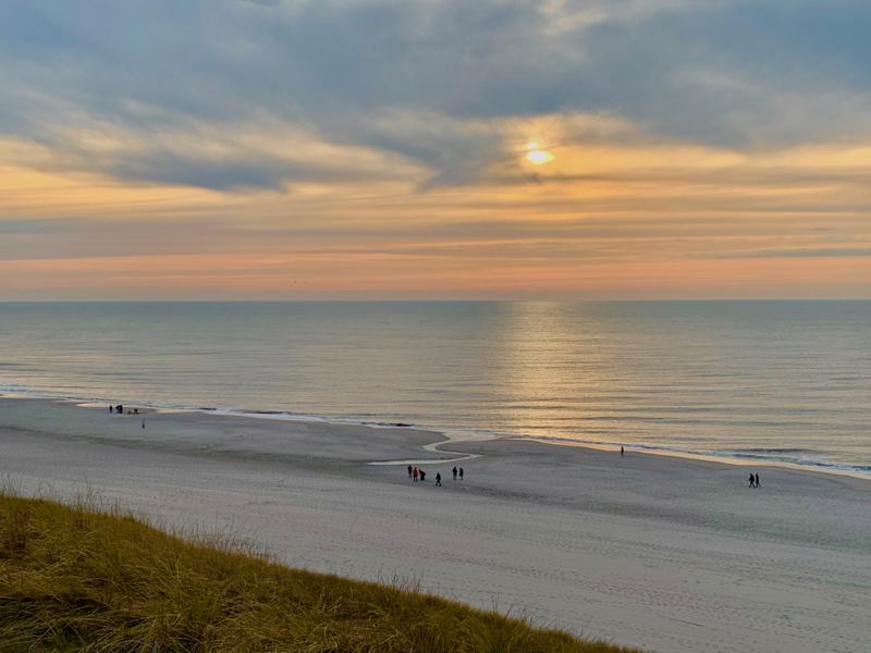 Der feinsandige Badestrand liegt nur wenige Schritte von der Ferienwohnung Seepferd 2 in Wenningstedt entfernt