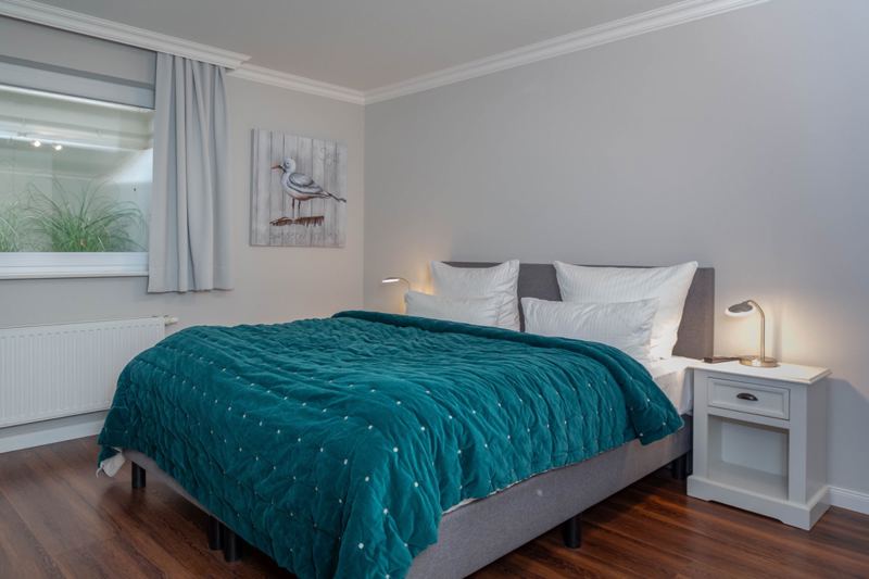 Eines von drei Schlafzimmern in der Ferienwohnung Seepferd 2 in Wenningstedt