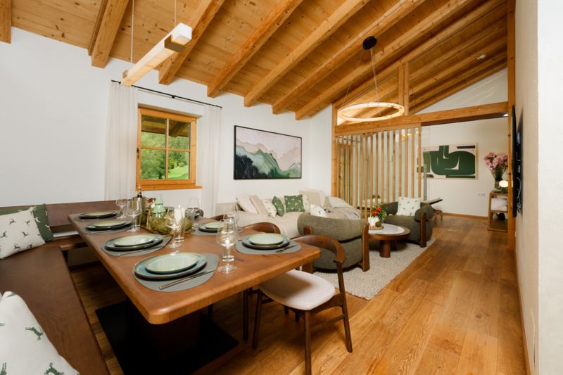 Offener Wohn-und Essbereich im Chalet Gams 
