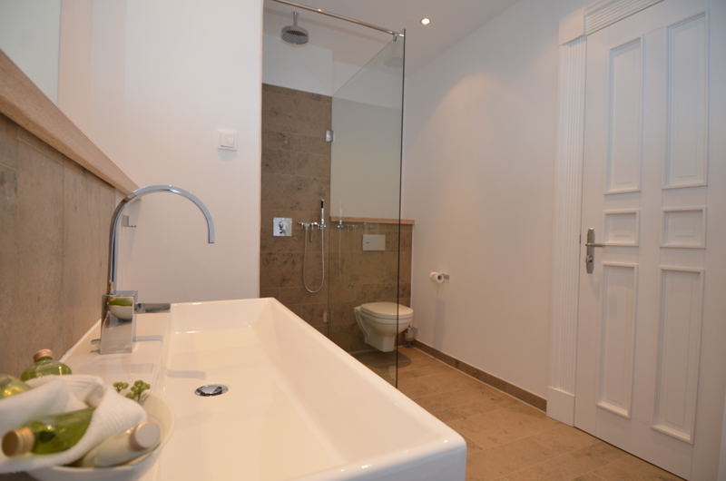 Das moderne Bad mit Walk-in-Dusche
