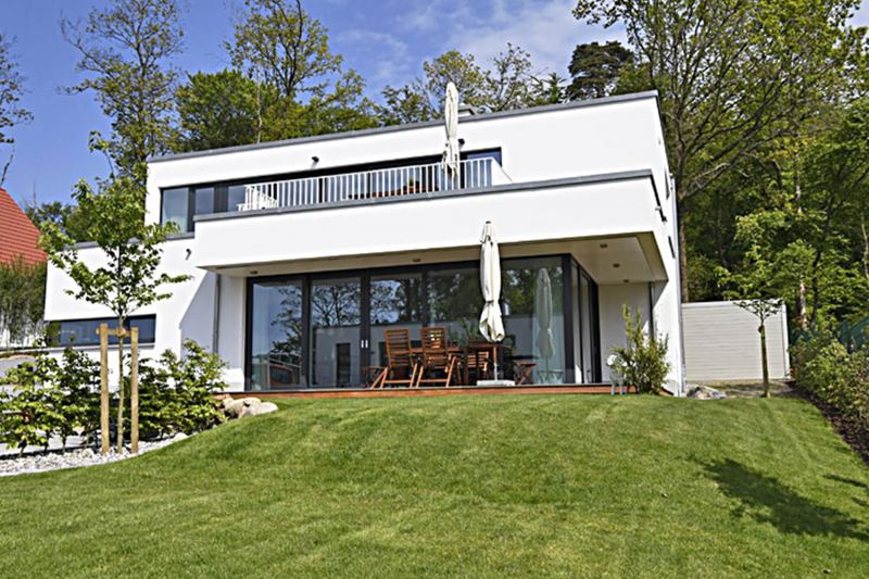 Das moderne Haus mit schönem Garten