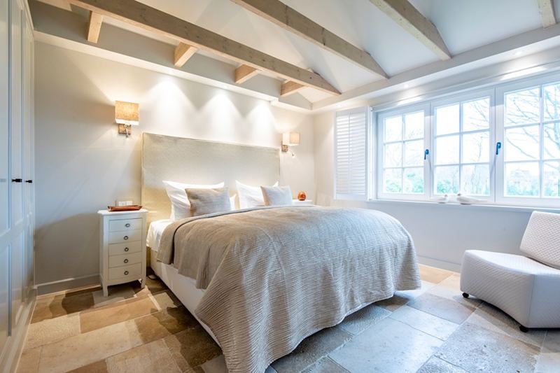 Ein Luxusbett von Treca Interior Paris ermöglicht erholsamen Schlaf