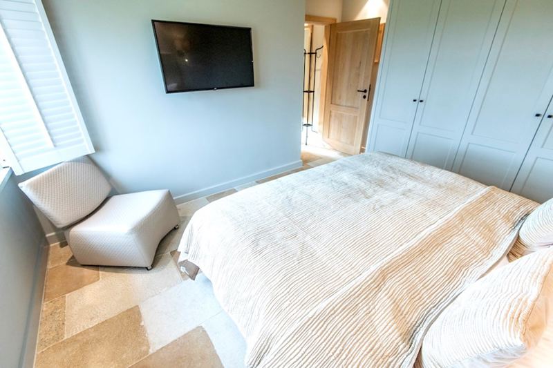 Schlafzimmer mit Flatscreen 