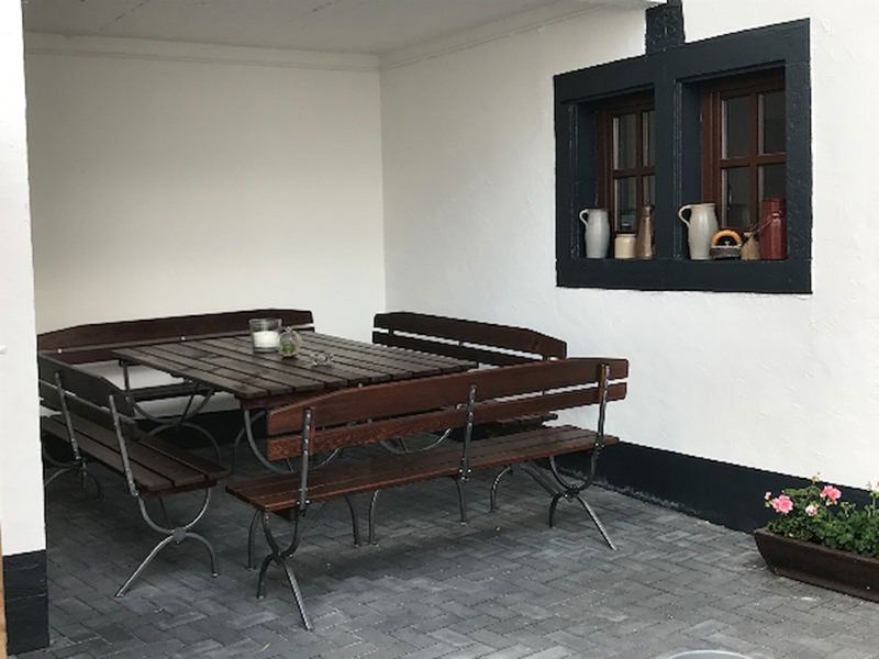 Auch an Regentagen sitzen unsere Gäste überdacht im Freien.