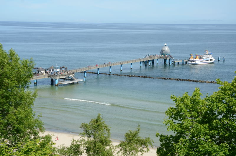 Die Selliner Seebrücke ist ein Katzensprung von der Ferirenwohnung Charlotta  entfernt