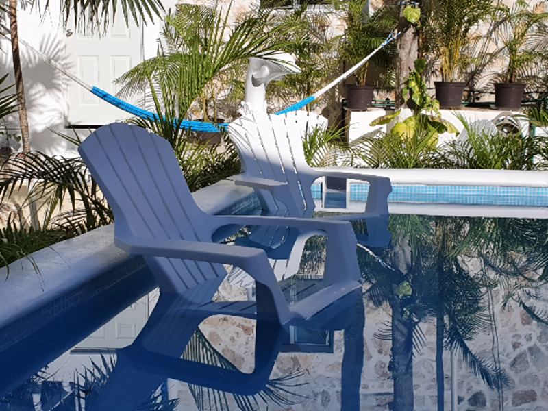 die Lounge Sessel zum Relaxen im Wasser