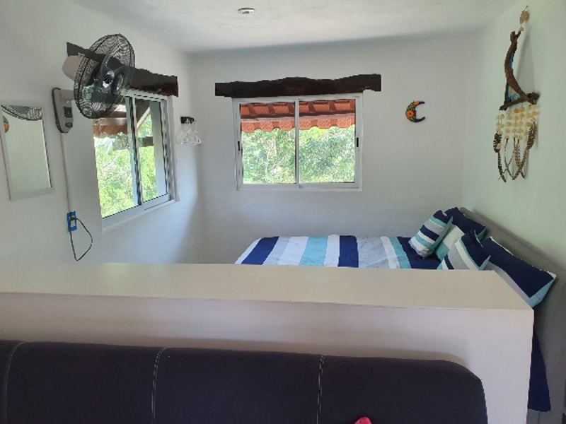 offenes Schlafzimmer mit viel Licht